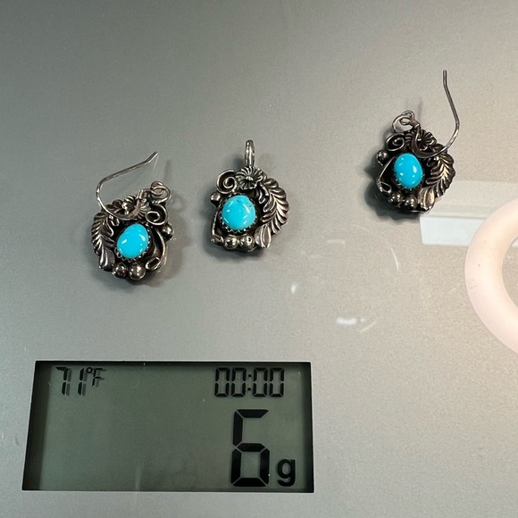 Vintage Navajo Robert Becenti matching Earrings and Pendant - Picture 6 of 11